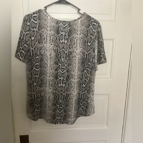 Van Heusen snakeskin print top size medium - Picture 3 of 3